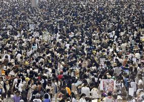 Manga, game fans gather at site of Comic Market