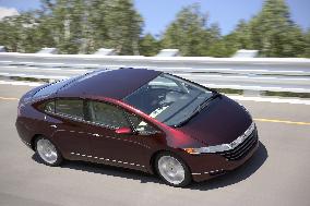 Honda to sell new diesel-engine, fuel-cell vehicles