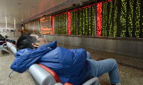 Chinese stock trading halted again after shares drop 7%