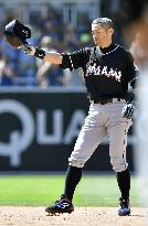 Ichiro's pro hit total surpasses Pete Rose's