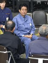 PM Abe meets with local farm representatives in typhoon-damaged area