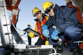 Icebreaker Shirase involved in study on global warming