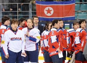 2 Koreas compete in women's ice hockey match