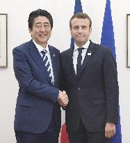 Abe, Macron vow to advance trade, defense cooperation