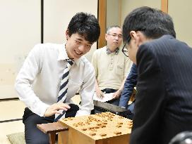 Youngest shogi pro Fujii extends winning streak to 23