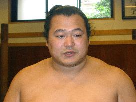 New komusubi Toyonoshima to take part in summer meet