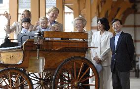 Crown prince, princess visit stables with Dutch Queen Beatrix