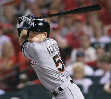 Baseball: Pinch-hit single puts Ichiro 9 hits from 3,000