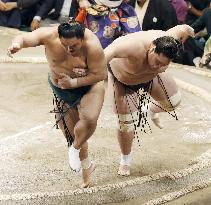 Sumo: Okinoumi taking center stage at autumn tourney