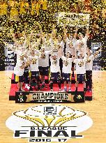 Basketball: Tochigi edges Kawasaki to win inaugural B-League crown