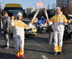 Olympics: Former mogul skier Uemura run torch relay