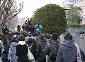 People line up for Ghosn hearing at Tokyo court