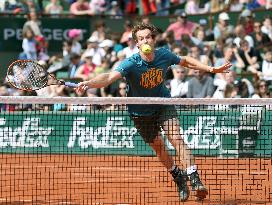 Murray practices ahead of Roland Garros first round