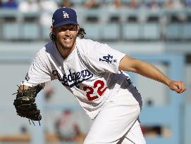 Dodgers edge Nationals to force NLDS Game 5