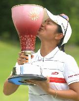 Miyazato wins Apita Circle-K Sunkus Ladies golf