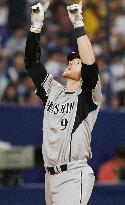 Murton reaches 200-hit mark in Japan