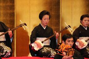 FEATURE: Shamisen faces crisis head-on as cat skins fall from favor