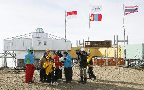 Videophone class for Japanese students conducted at Antarctica