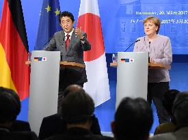 Abe, Merkel agree to work with U.S. in promoting trade