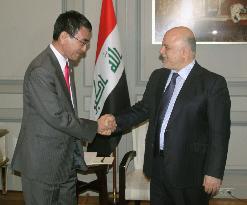 Kono meets with Iraqi prime minister in Paris