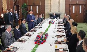 Abe has lunch with ambassadors to Japan