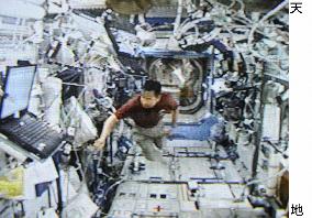 Japanese astronaut Hoshide works in Int'l Space Station