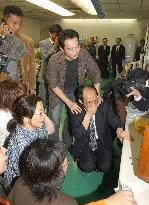(1)3 Japanese hostages released