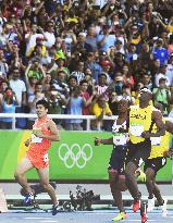 lympics: Bolt cruises into 100 semifinals