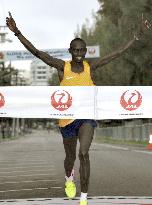 Kenya's Cherono wins Honolulu Marathon men's race
