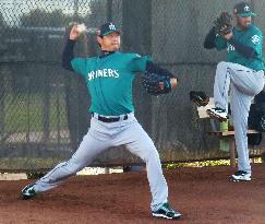 Baseball: Iwakuma to start against Rangers in pre-season game
