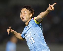 Soccer: Kobayashi double lifts Frontale to 2nd