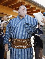 Sumo: Kisenosato's withdrawal