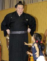 Hakuho makes history at Nagoya Tourney