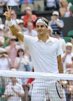 Federer marches into 7th consecutive final at Wimbledon