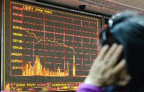 China stock trading halted after shares plunge