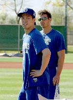 Baseball: New Dodger Maeda has first workout