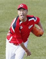 Baseball: Ex-Yankee Kuroda helping Carp maintain CL lead