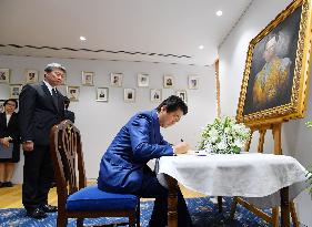 PM Abe offers condolences over death of Thai king