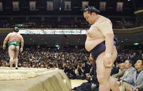 Sumo: Kisenosato crashes to opening-day upset at Summer basho