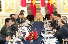 Japanese, Vietnamese prime ministers hold talks in Tokyo