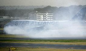 UA plane in smoke at Narita airport