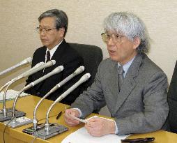 Hokkaido professors receive cash from PhD recipients