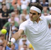 Federer vs Lu at Wimbledon tennis championships