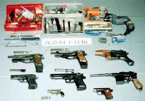 Handguns seized by Tokyo police in 1998 5-year-high