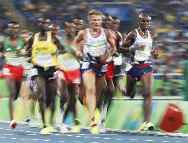 Olympics: Farah claims men's 5,000m gold