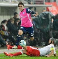 Soccer: Hamburger beat Hallescher 4-0