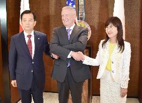 Japan, S. Korea, U.S. defense chiefs meet in Singapore