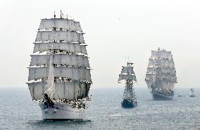 Sailing ships parade to mark 150th anniv. of Kobe port