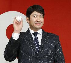 Sawamura Award goes to Giant's Sugano