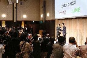 Yahoo Japan and messaging app Line to merge